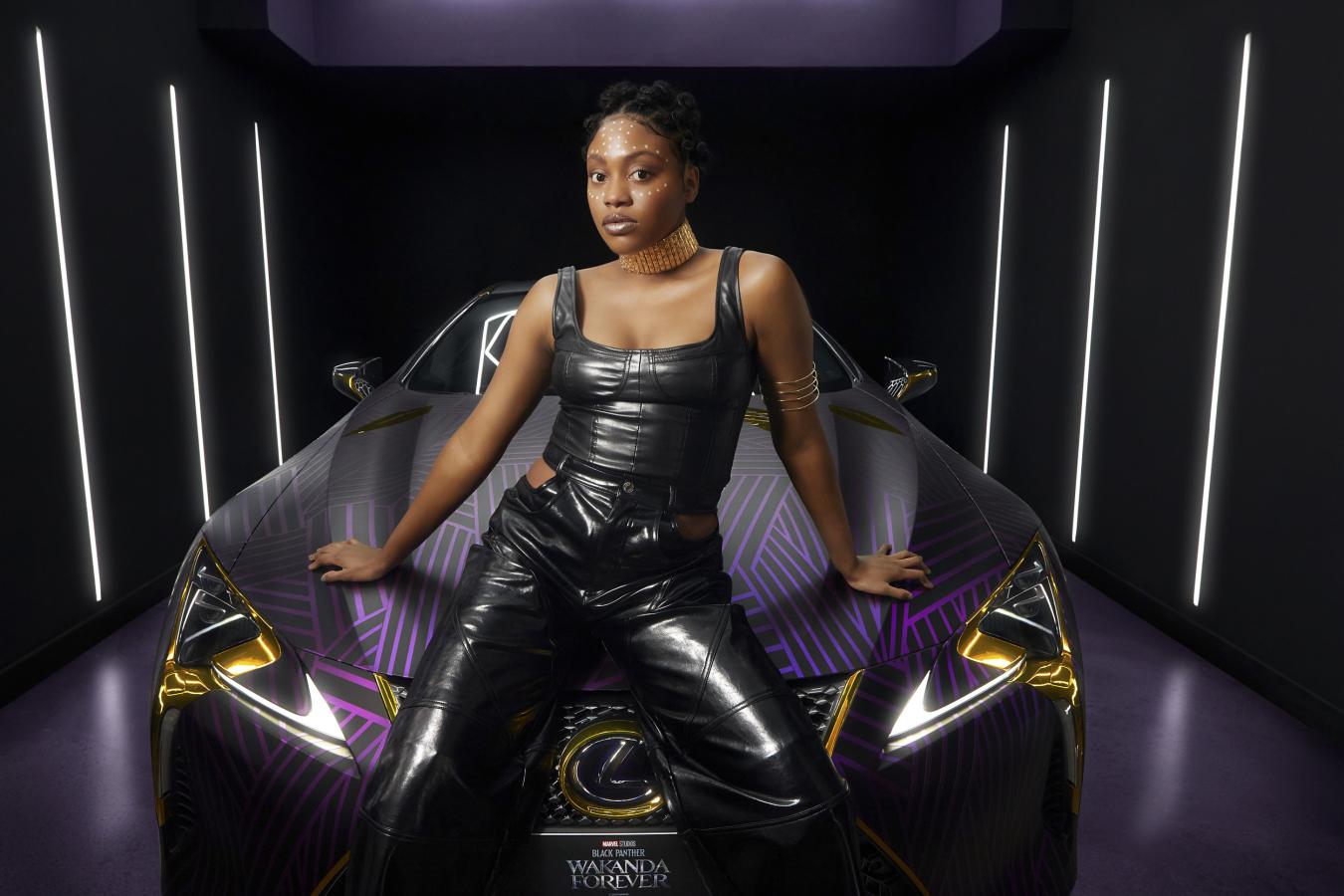 2022_10_lexus_blackpanther_modelo_24425web.jpg